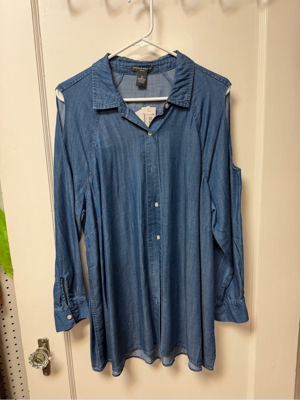 Chelsea & Theodore Blue Cold-Shoulder Button-Down Shirt